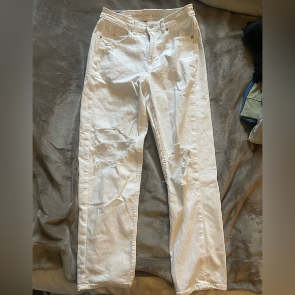 American Eagle ripped white mom jeans - Picture 2 of 3